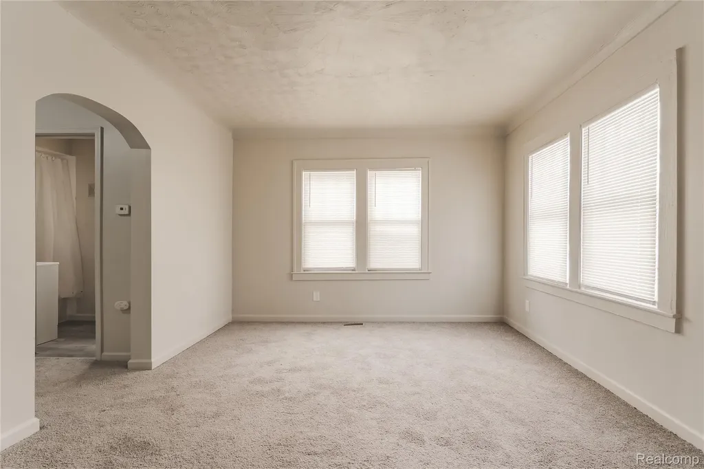 804 Emerson Avenue Pontiac City MI 48340