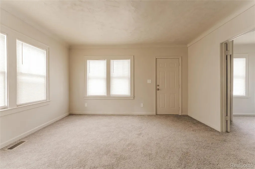 804 Emerson Avenue Pontiac City MI 48340