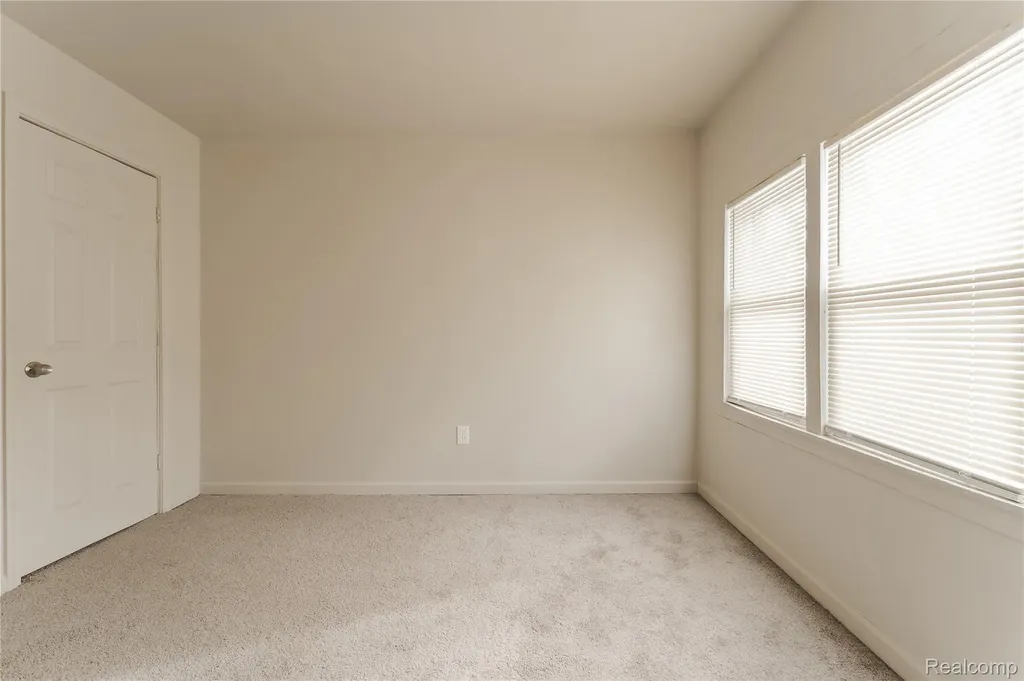 804 Emerson Avenue Pontiac City MI 48340