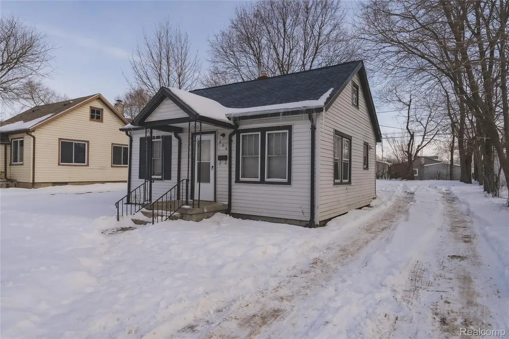 804 Emerson Avenue Pontiac City MI 48340
