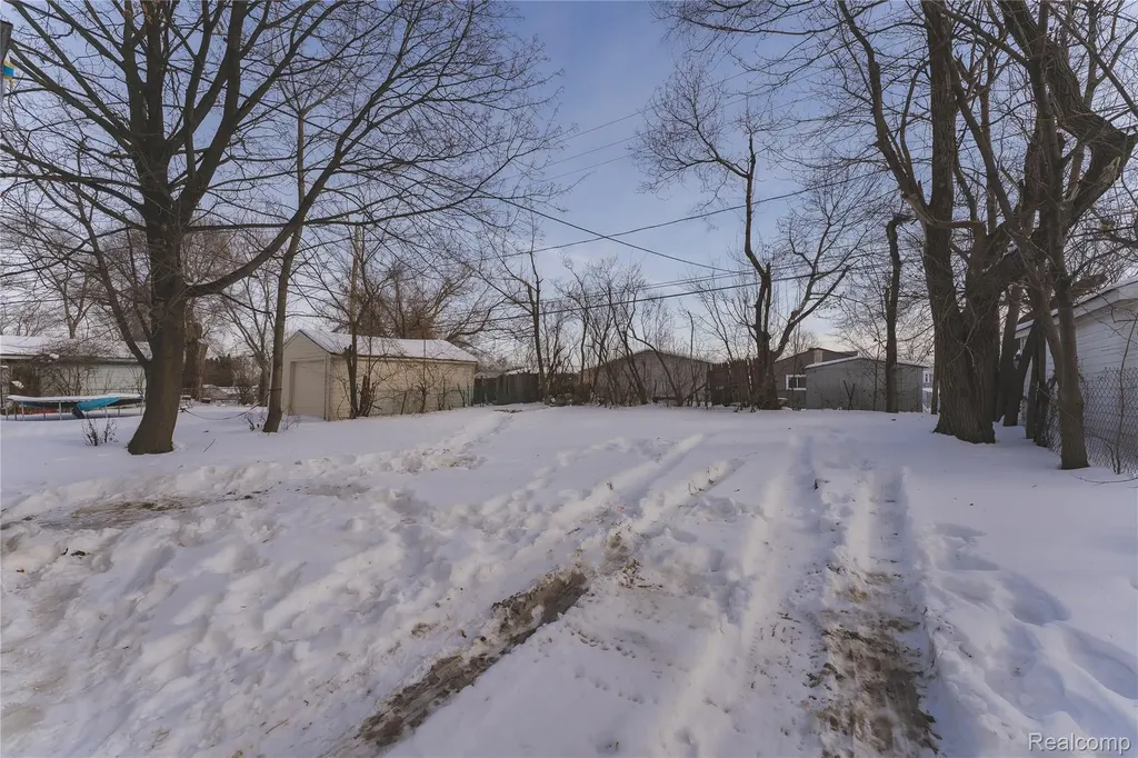 804 Emerson Avenue Pontiac City MI 48340