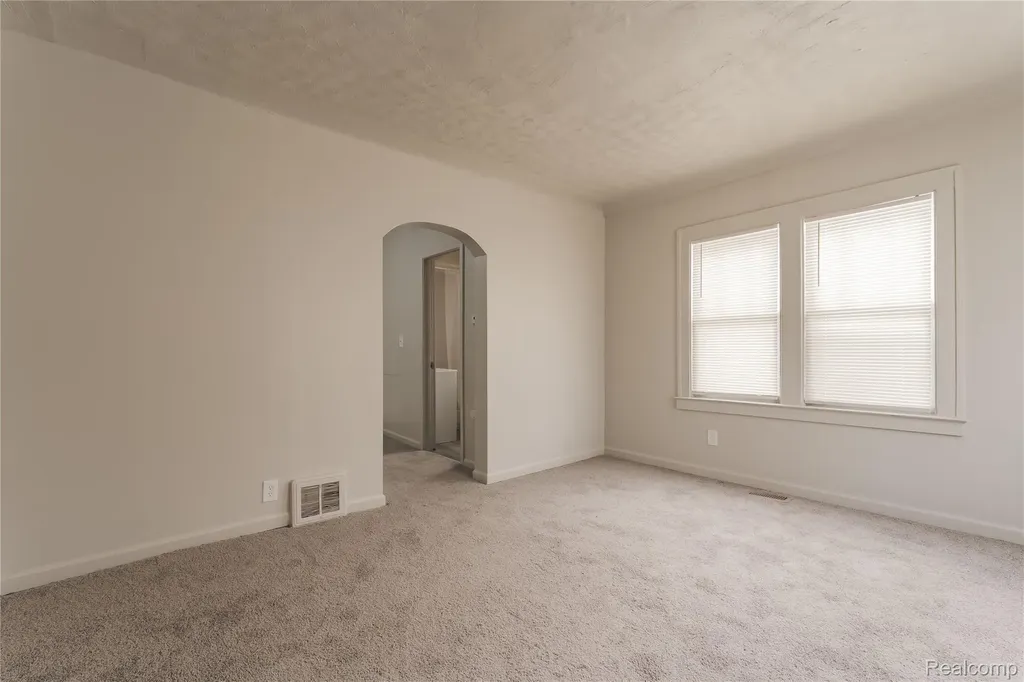 804 Emerson Avenue Pontiac City MI 48340