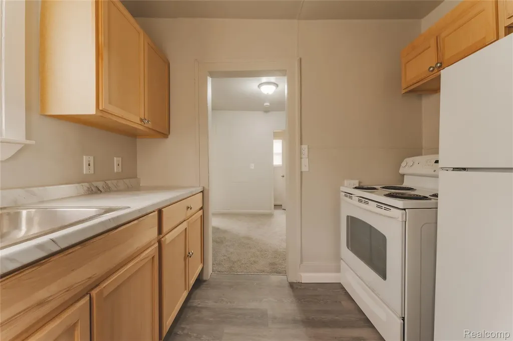804 Emerson Avenue Pontiac City MI 48340