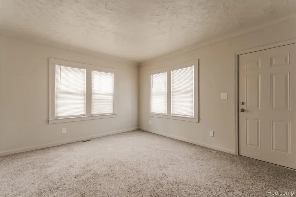804 Emerson Avenue Pontiac City MI 48340