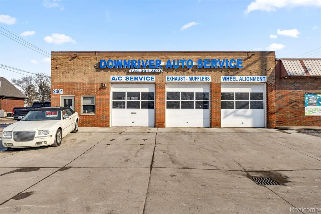 2401 Fort Street Trenton City MI 48183