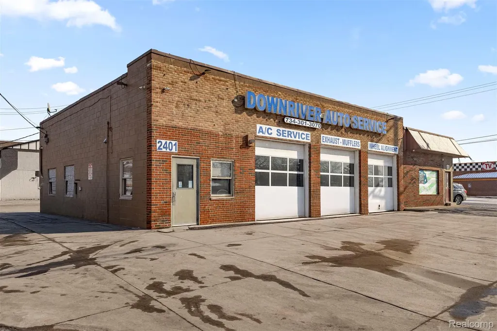 2401 Fort Street Trenton City MI 48183