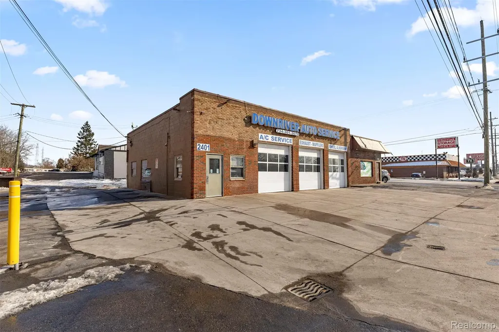 2401 Fort Street Trenton City MI 48183