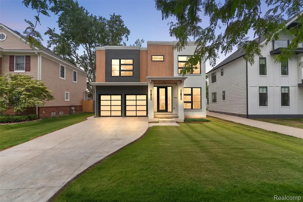 1932 Shipman Boulevard Birmingham City MI 48009