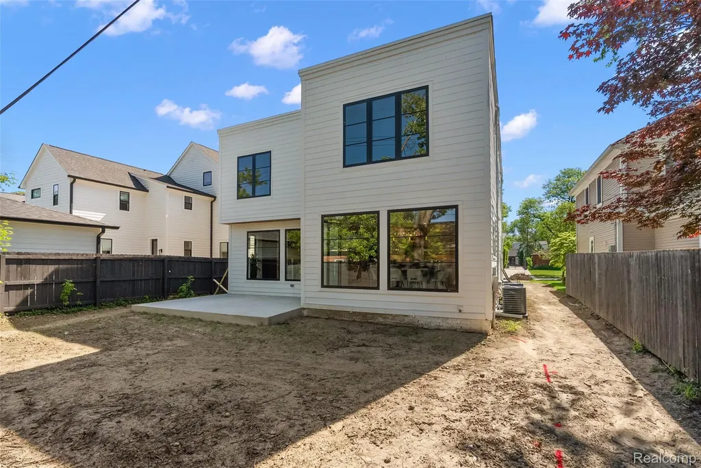1932 Shipman Boulevard Birmingham City MI 48009