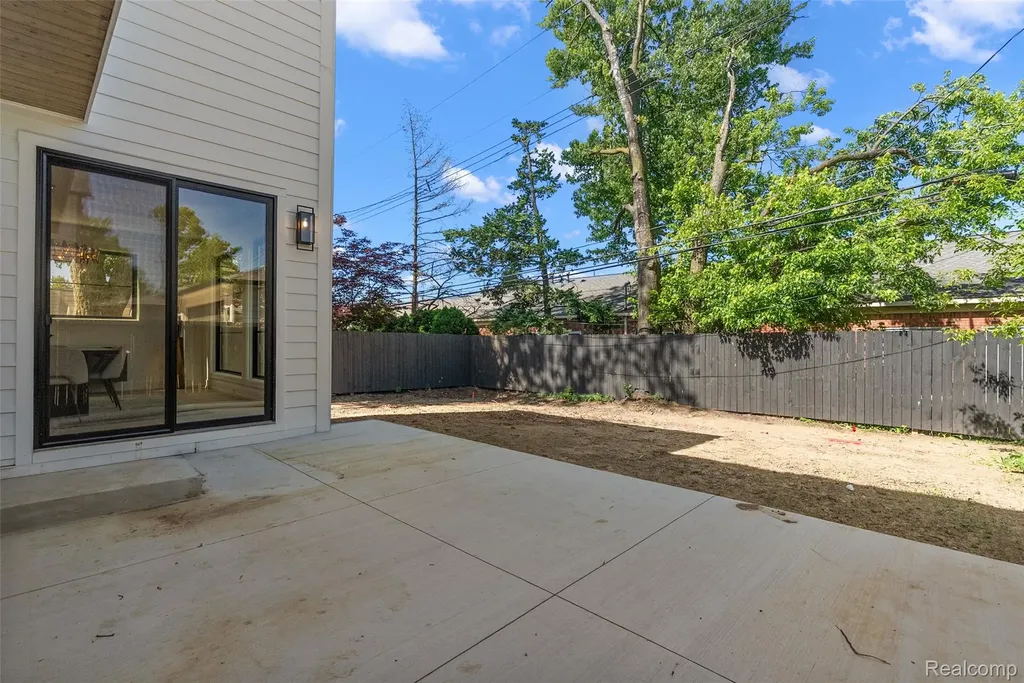 1932 Shipman Boulevard Birmingham City MI 48009