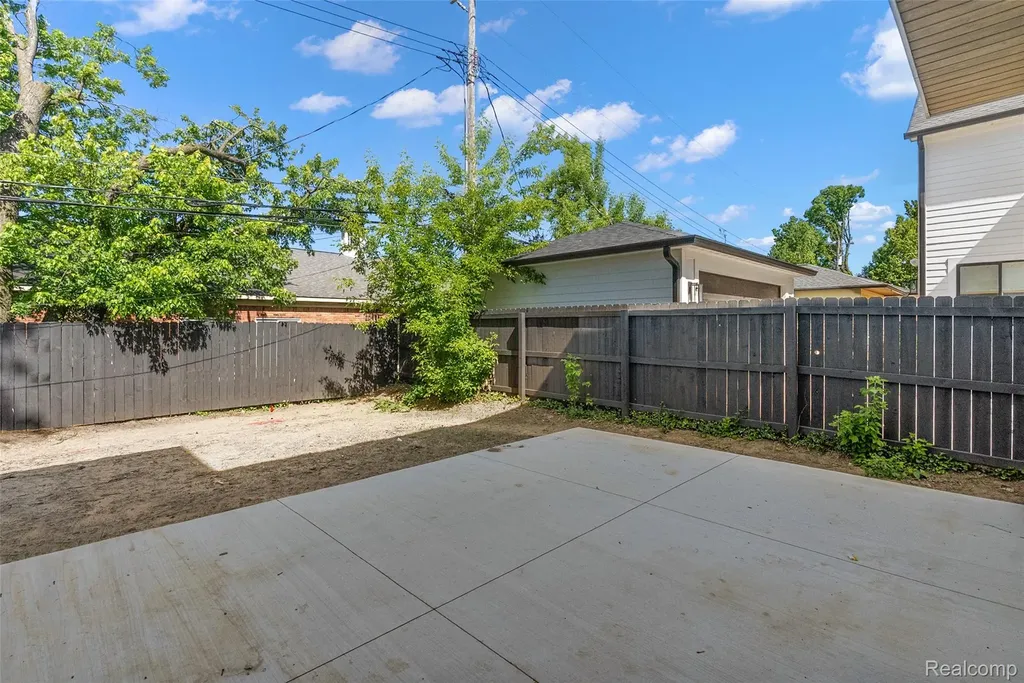 1932 Shipman Boulevard Birmingham City MI 48009