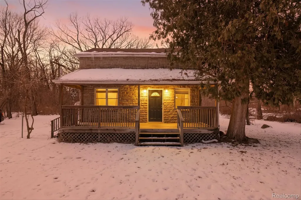 13574 Fairview Court Van Buren Charter Township MI 48111