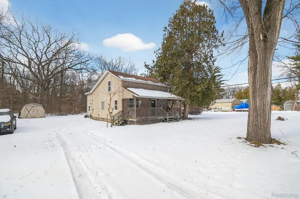 13574 Fairview Court Van Buren Charter Township MI 48111