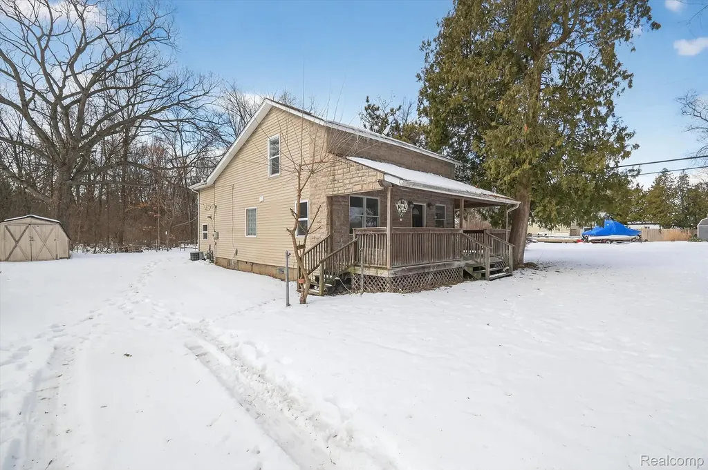 13574 Fairview Court Van Buren Charter Township MI 48111