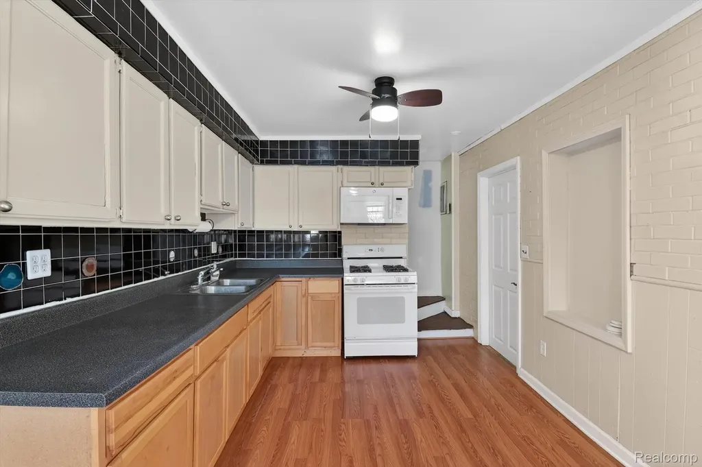 13574 Fairview Court Van Buren Charter Township MI 48111
