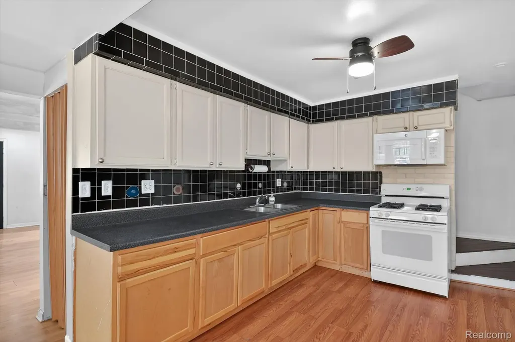 13574 Fairview Court Van Buren Charter Township MI 48111