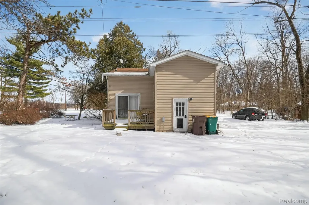 13574 Fairview Court Van Buren Charter Township MI 48111