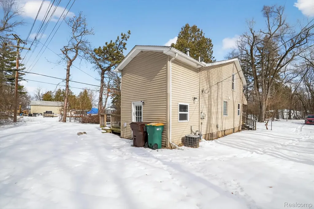 13574 Fairview Court Van Buren Charter Township MI 48111