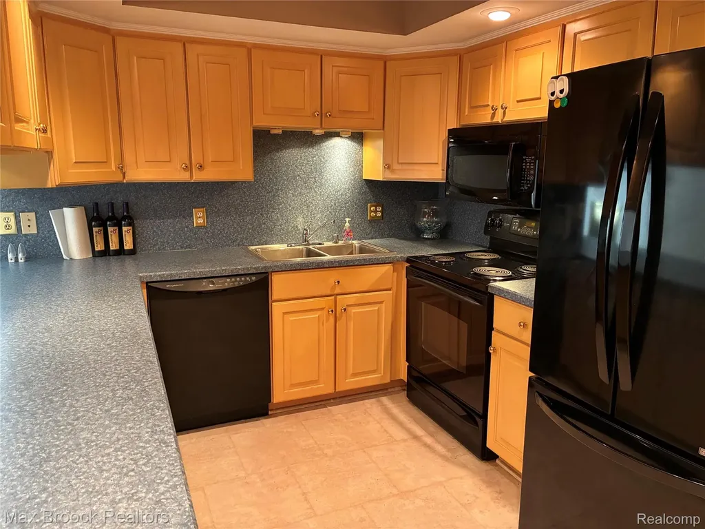 42479 Eldon Circle Clinton Charter Township MI 48038