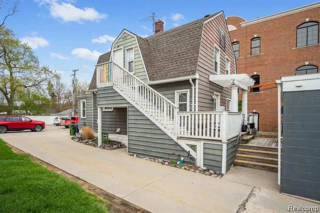 520 E 11 Mile Road Royal Oak City MI 48067