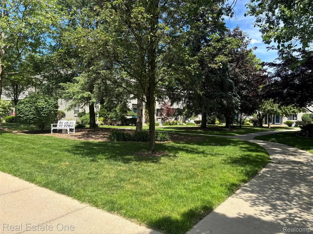 1675 Graefield Road Birmingham City MI 48009