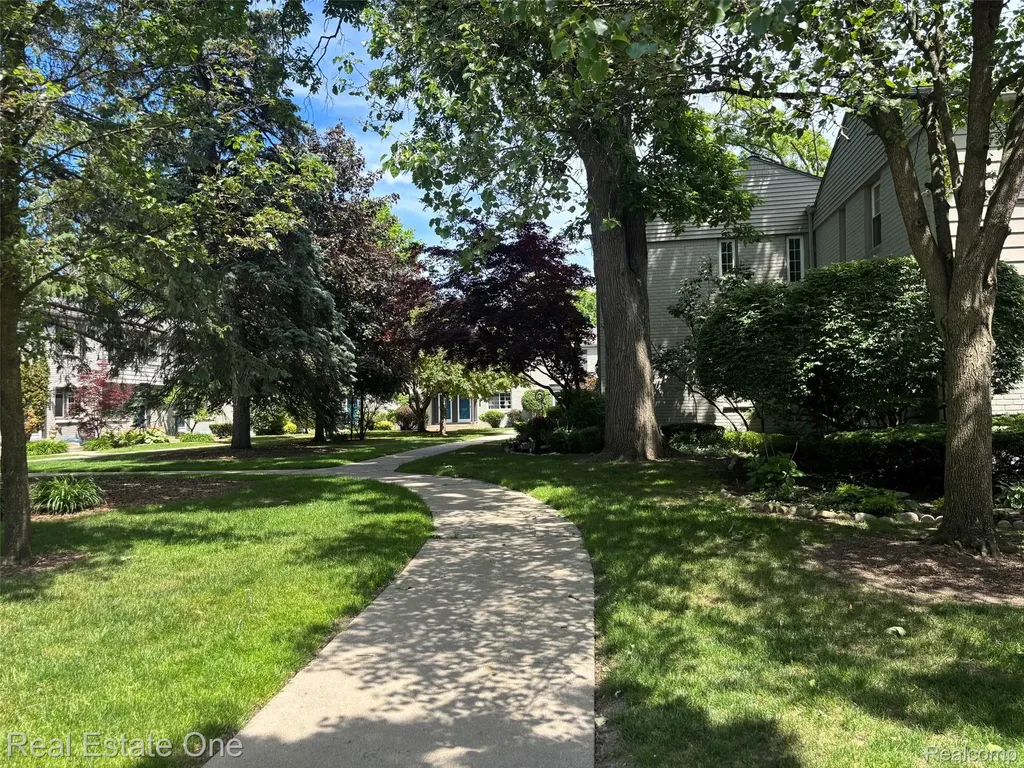 1675 Graefield Road Birmingham City MI 48009