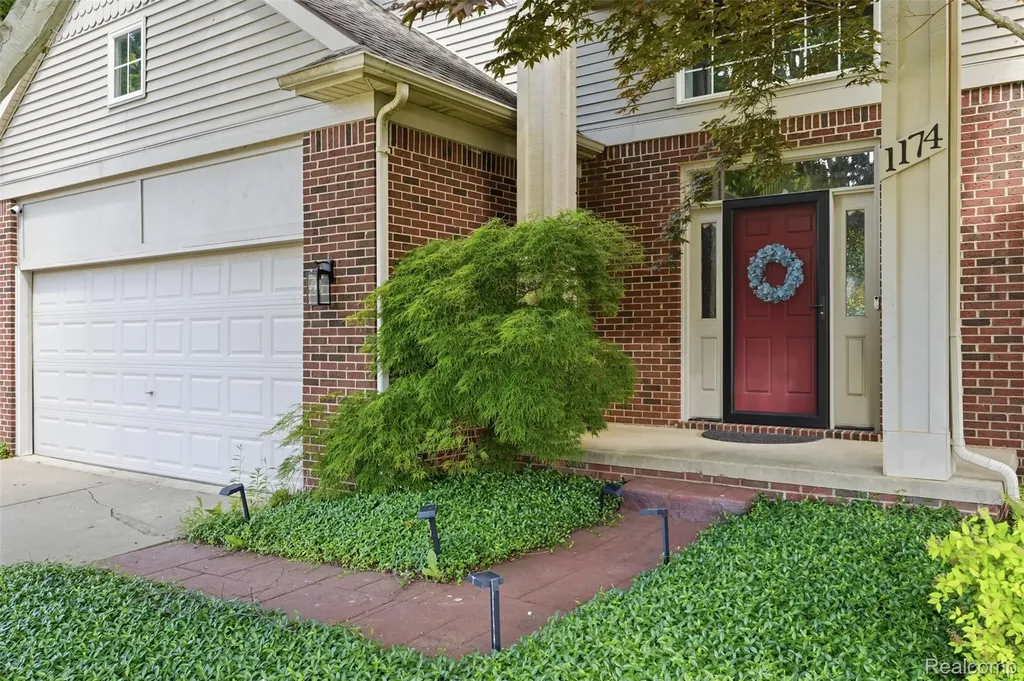 1174 Horseshoe Drive South Lyon City MI 48178