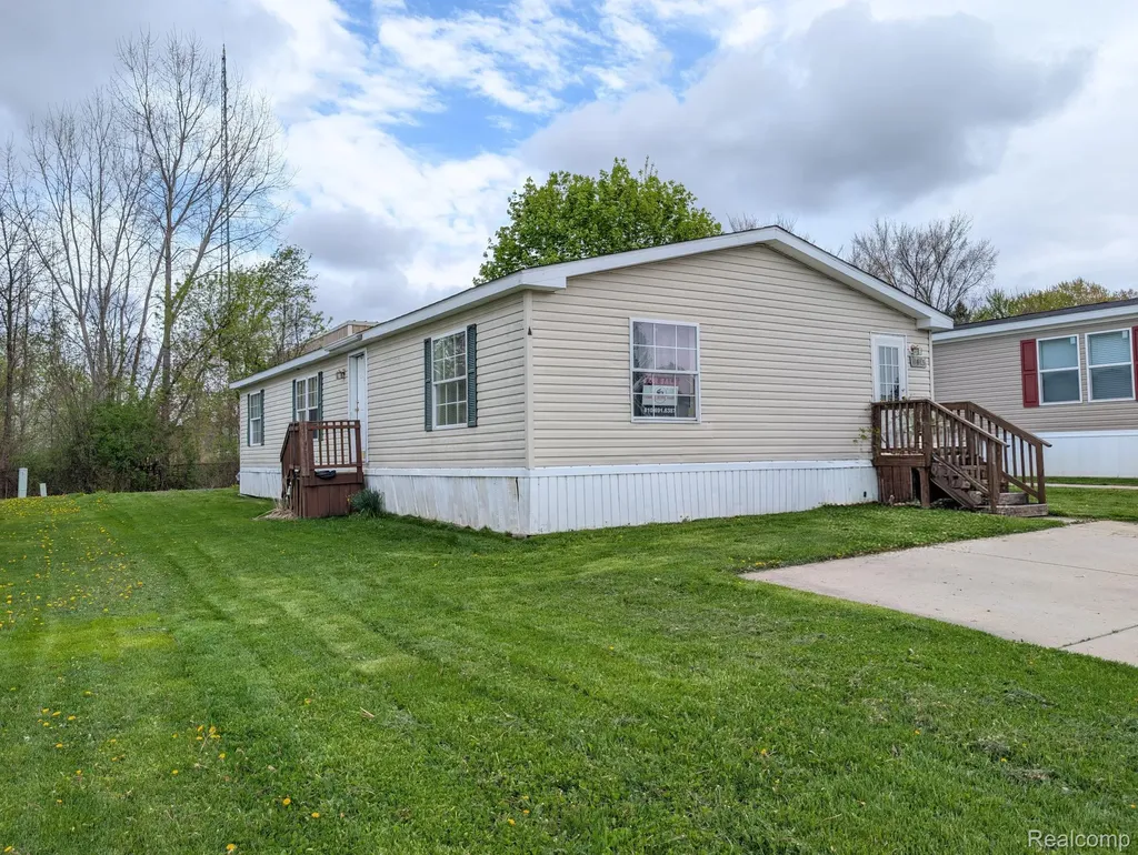 11413 Harbor Cove Fenton City MI 48430