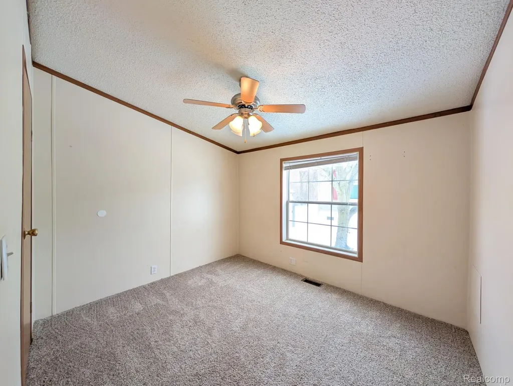 11413 Harbor Cove Fenton City MI 48430