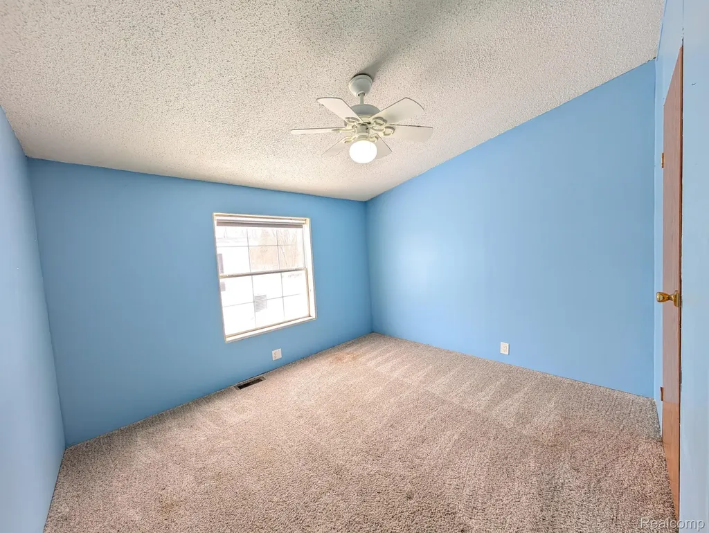 11413 Harbor Cove Fenton City MI 48430