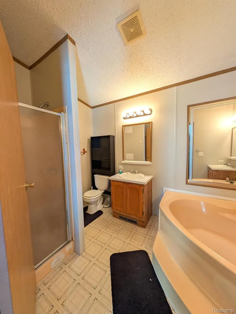 11413 Harbor Cove Fenton City MI 48430