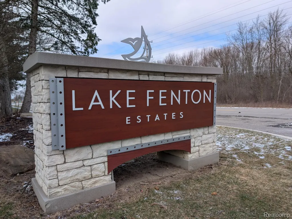 11413 Harbor Cove Fenton City MI 48430