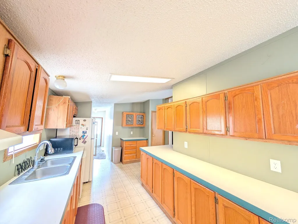 11413 Harbor Cove Fenton City MI 48430