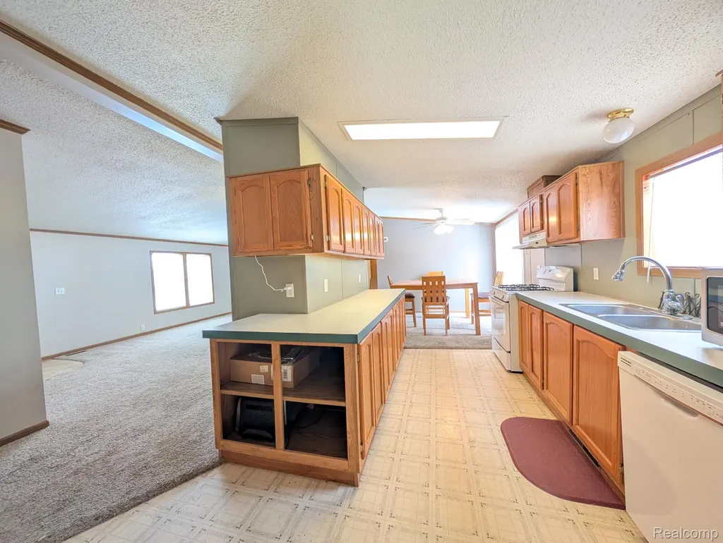 11413 Harbor Cove Fenton City MI 48430