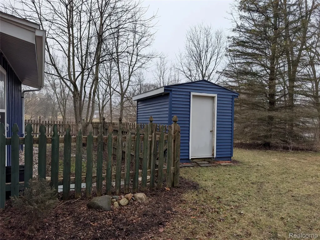 6353 Perry Road Grand Blanc Charter Township MI 48439