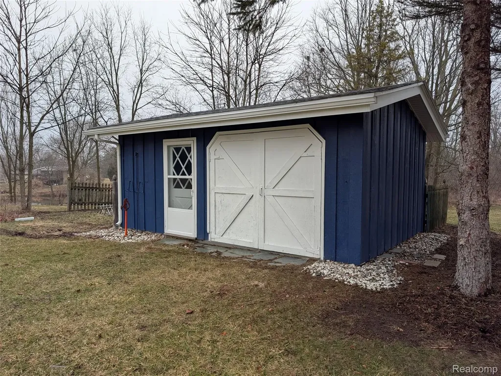 6353 Perry Road Grand Blanc Charter Township MI 48439