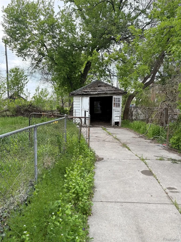5594 Greenway Street Detroit City MI 48204
