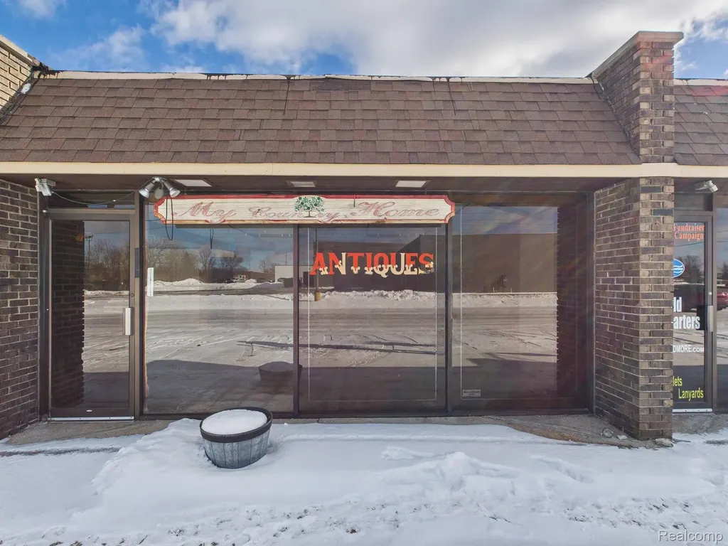 4067 E Court Street Burton City MI 48509