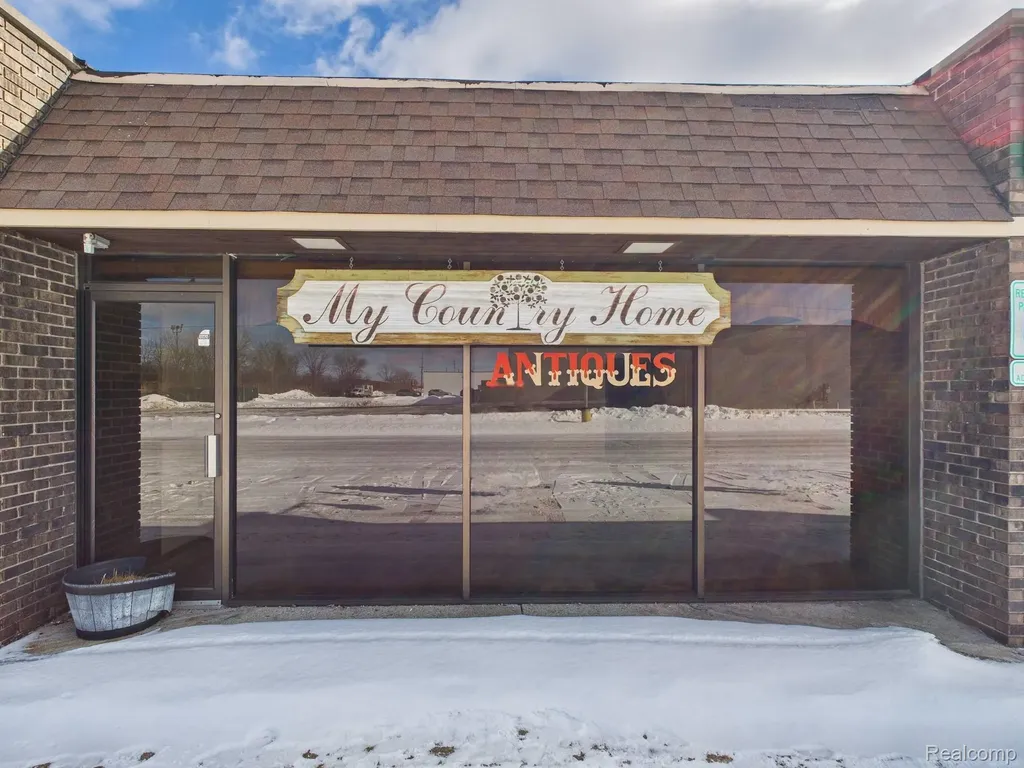 4067 E Court Street Burton City MI 48509