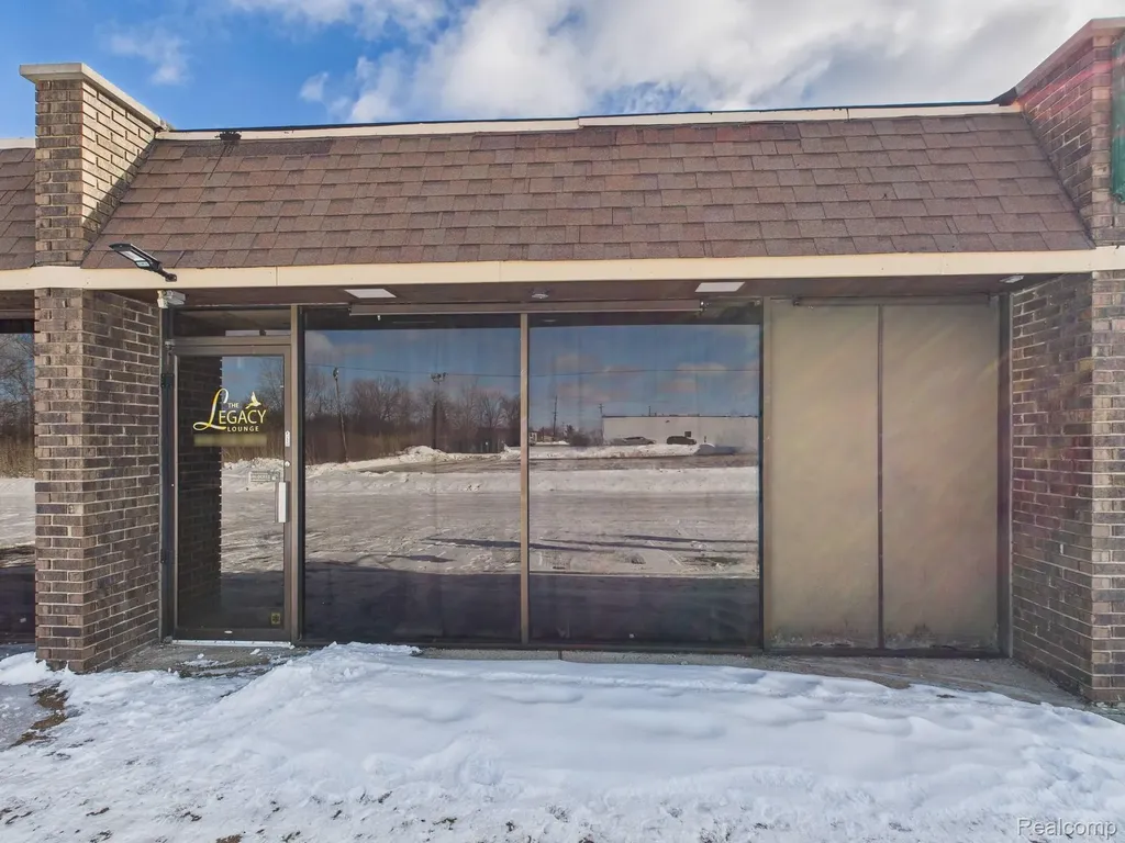 4067 E Court Street Burton City MI 48509