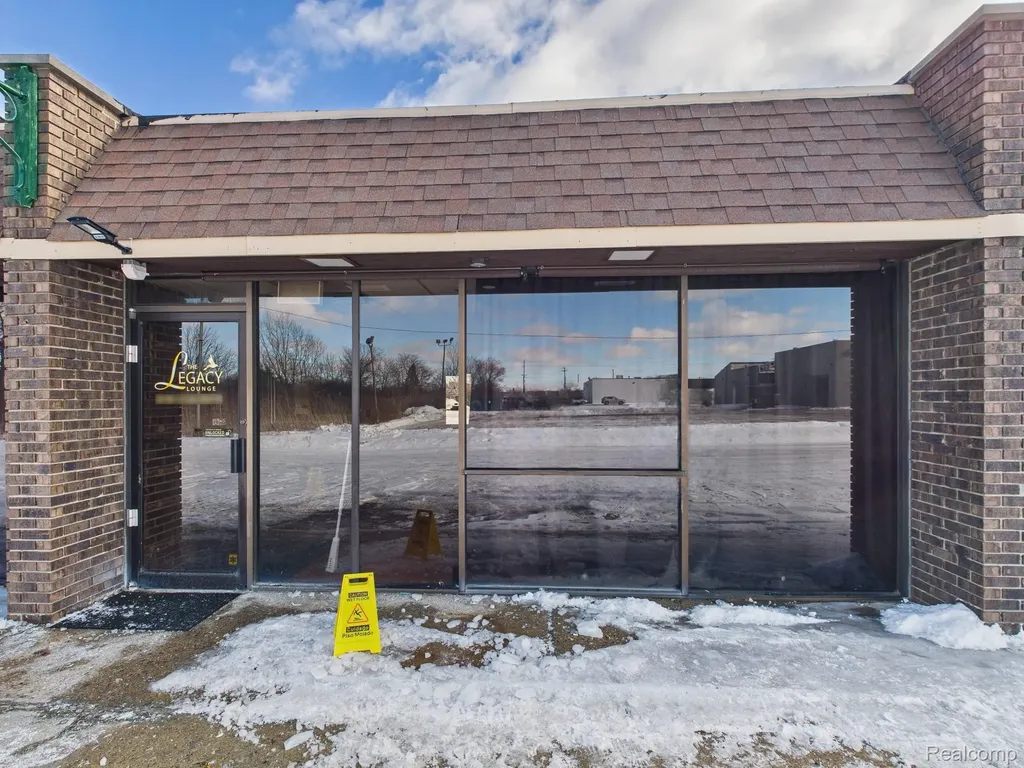 4067 E Court Street Burton City MI 48509