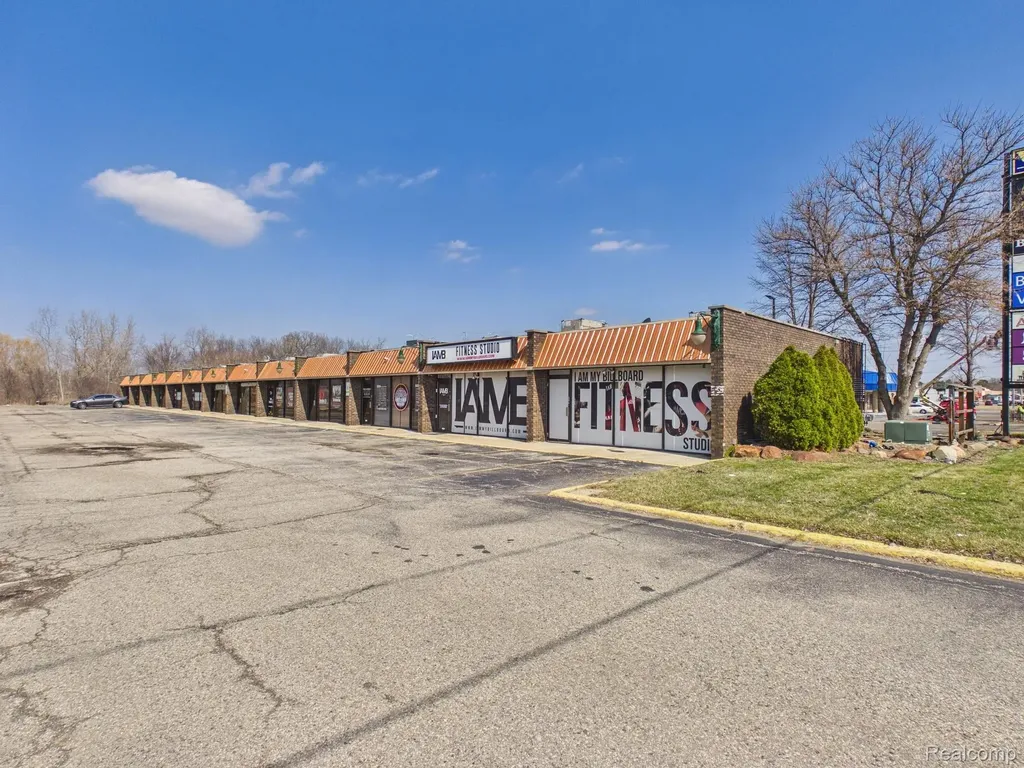 4067 E Court Street Burton City MI 48509