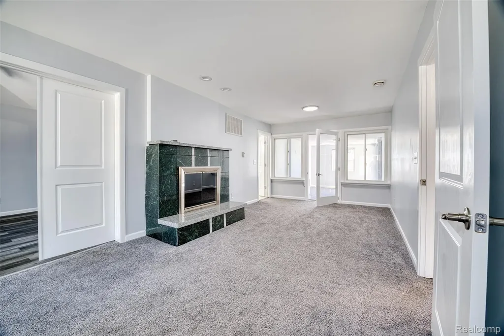 19580 Parke Lane Grosse Ile Township MI 48138