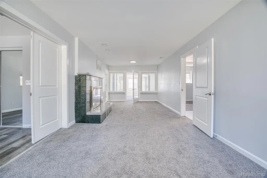 19580 Parke Lane Grosse Ile Township MI 48138