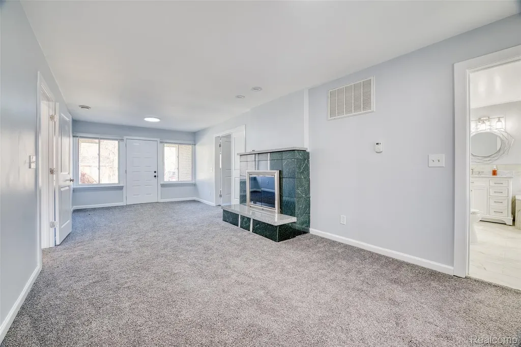 19580 Parke Lane Grosse Ile Township MI 48138