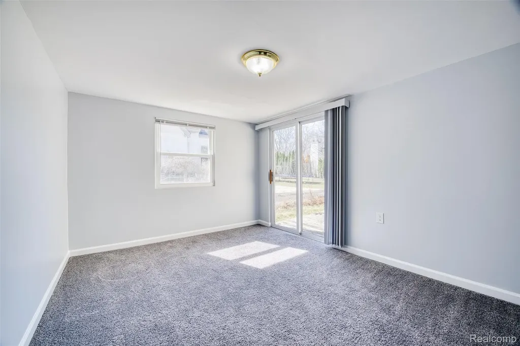 19580 Parke Lane Grosse Ile Township MI 48138