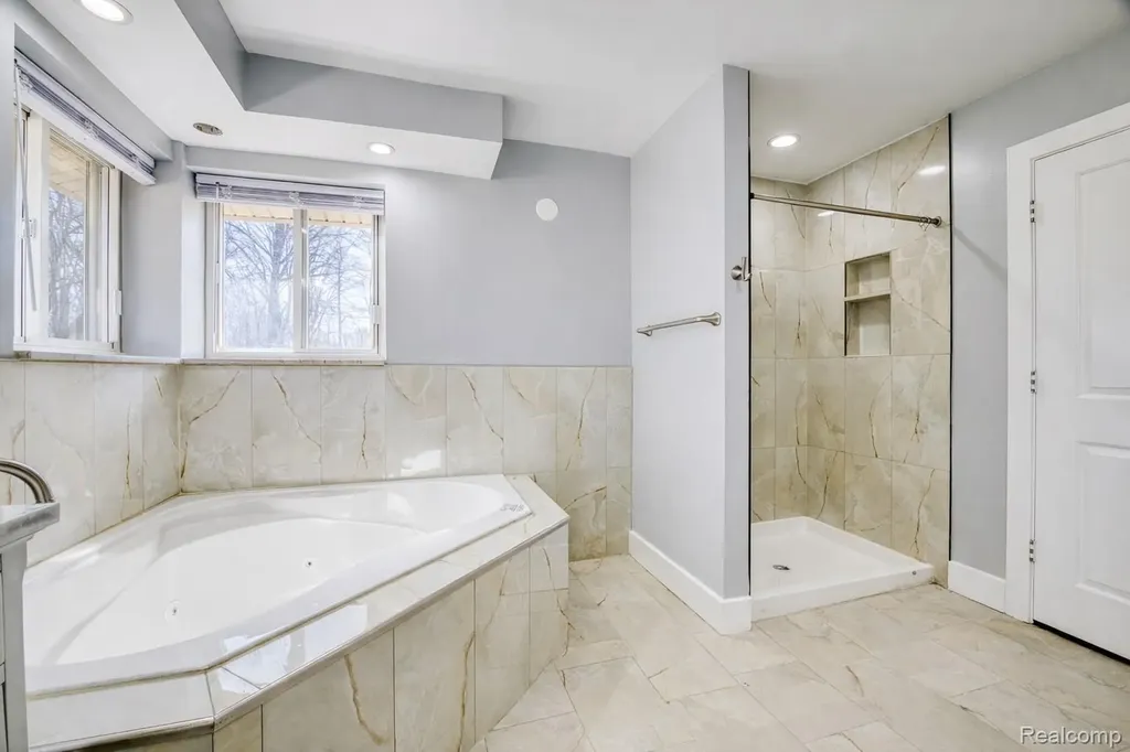 19580 Parke Lane Grosse Ile Township MI 48138