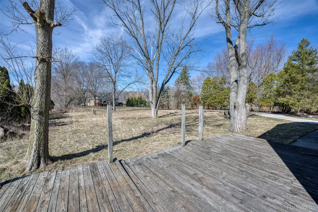 19580 Parke Lane Grosse Ile Township MI 48138