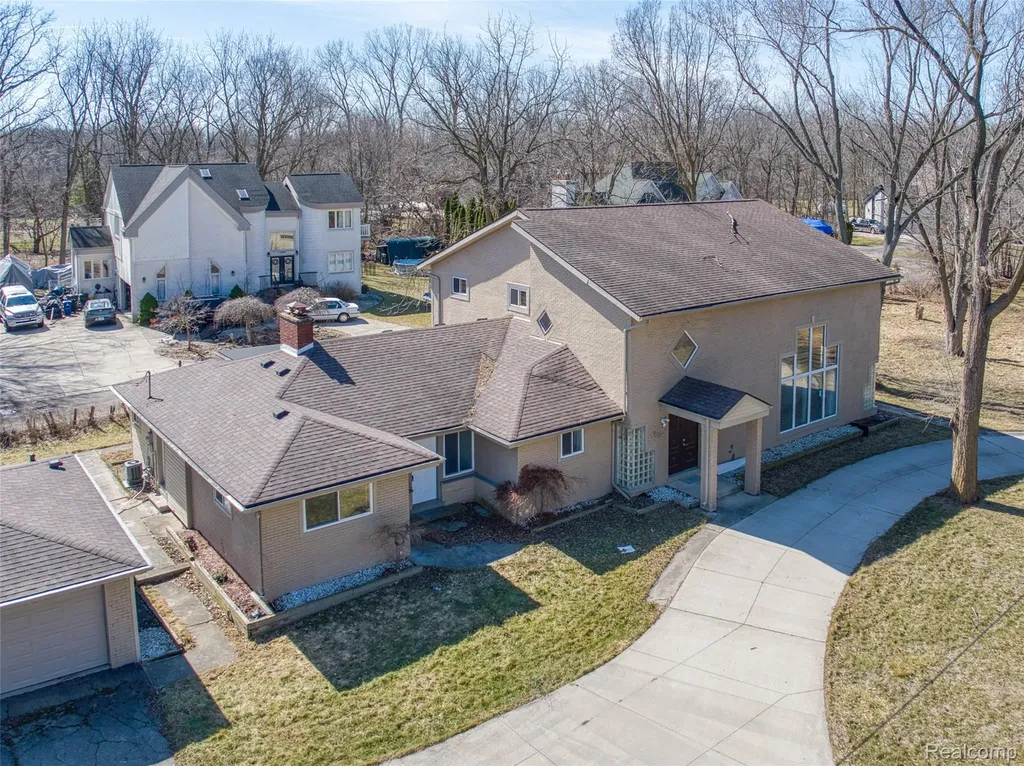 19580 Parke Lane Grosse Ile Township MI 48138