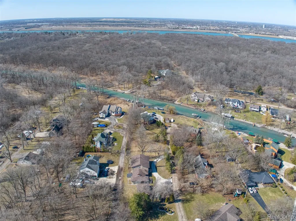 19580 Parke Lane Grosse Ile Township MI 48138
